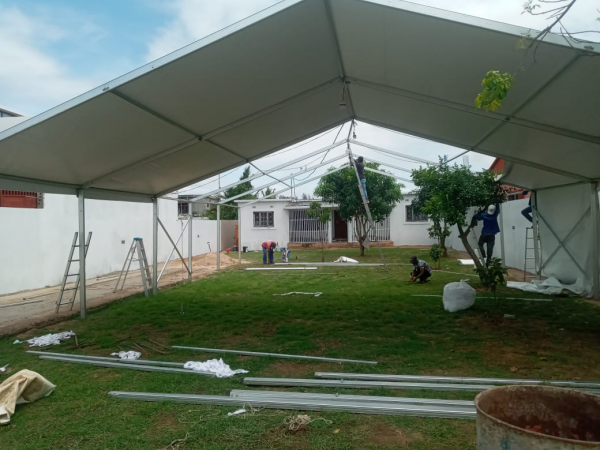 Tendas palcos estrados pistas gazebos WC 's e alcatifas