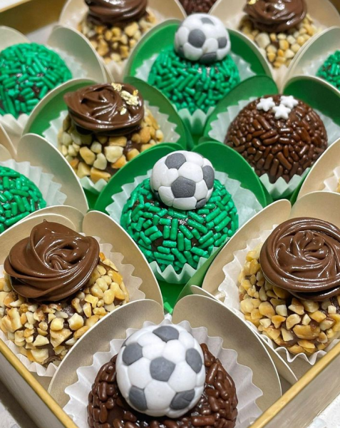 Brigadinhos Personalizados💚🤍 Sabores: Tradicional Ferrero Rocher