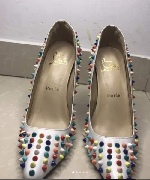 Saltos altos Louboutin Tamanho: 40 Preço: 25.000 kz negociável Entrega: 1.000 kz apenas em Luanda