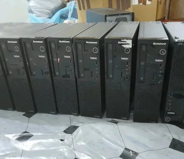 CPUS SEM DISCO DURO A 50.000 KZ SEMI NOVO