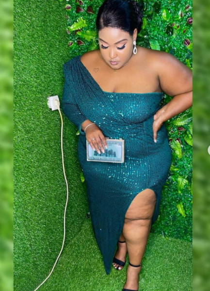 ara as Plus Size😍  🎋Vestido disponível para aluguer Tamanho: 2XL - 3XL