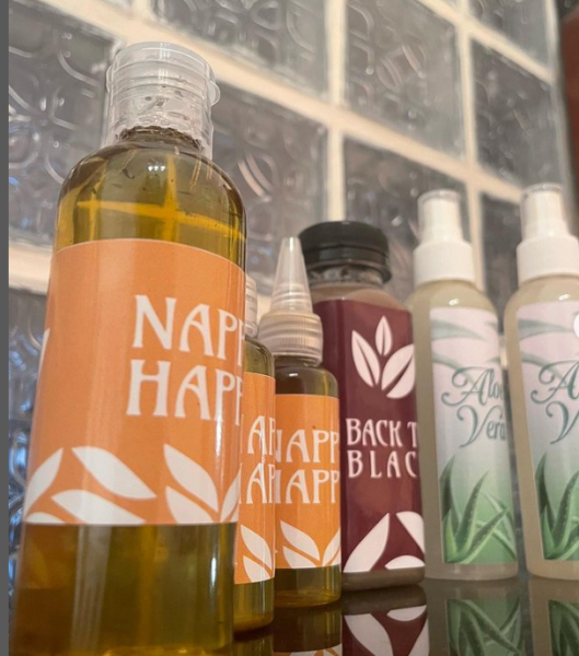 1. Óleo para crescimento capilar: 100mL - 1000Mt 50mL - 700Mt  2. Aloe Vera - 500Mt 3. Shampoo de African Black Soap - 450Mt