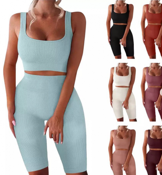 CONJUNTO Agrade a si mesma com roupas que te façam se sentir poderosa e confortável , disponíveis por 15 mil