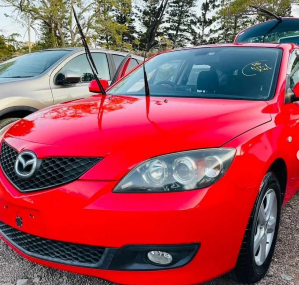 RECÉM IMPORTADO Preço:320,000.00Mt  Marca:Mazda Modelo:Axela Manual Ano:2007 Kilometragem:65.000km Cilindrada:1.5cc Combustível :Gasolina Caixa:Automática