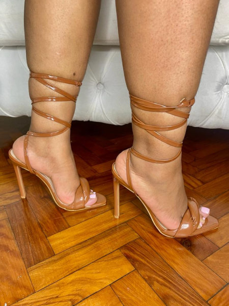 SAPATOS Debora Preço 3000Mtn Tamanhos 36,37,38,39,40 e 41