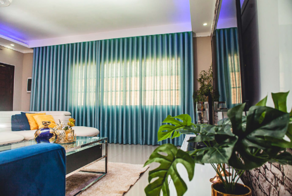 Montagem de CORTINADOS SOB MEDIDA Tecido Gaze linho _Azul turquesa