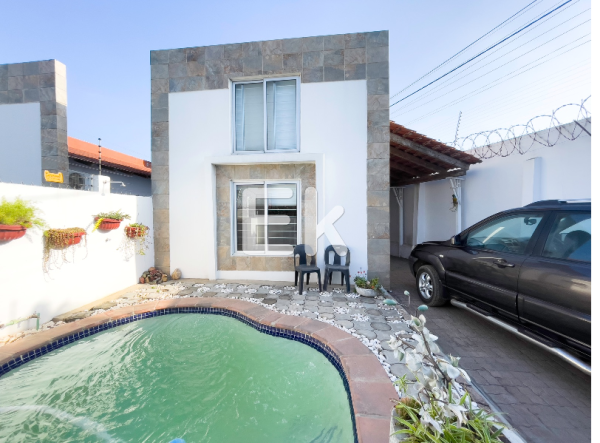 À venda: Moradia dentro do Condomínio na Matola 🌳 🛌 2 Quartos (sendo um deles uma suíte no 1º andar e o outro quarto tversátil, podendo ser usado como escritório ou quarto, conforme suas necessidades)