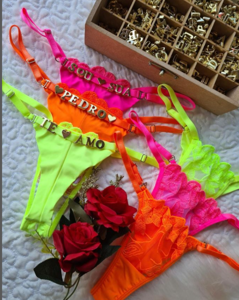 Calcinhas com palavras e ajustáveis (veste do S ao XL). 💵 850,00Mt (Preço unitário).