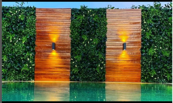 Aplicação de jardim artificial com ripados em madeira 🍃