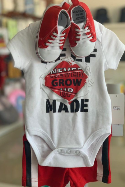 Artigos de verão para bebés Disponível