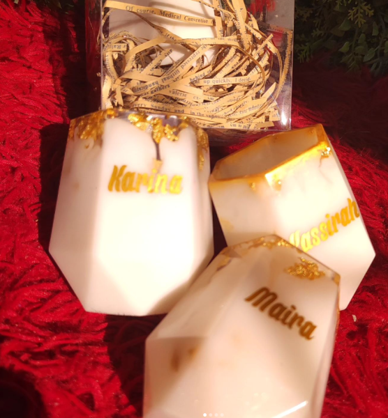 Perfect gift for makeup Lovers✨  💕Very Beautifull Brush Holder made with resin & Personalized