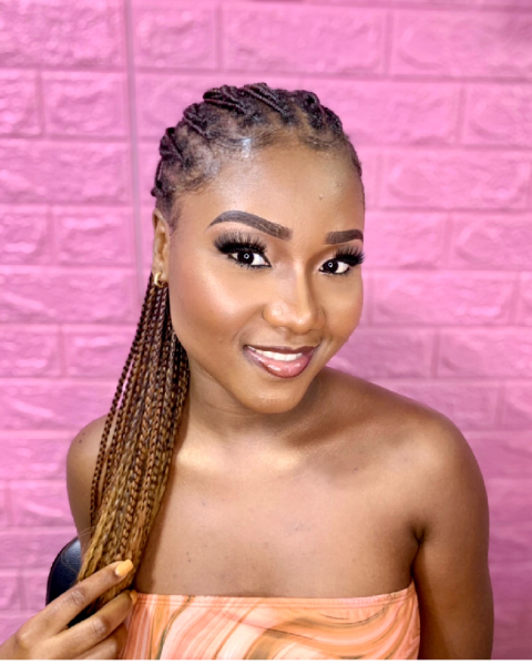 Nossos serviços Maquiagem a partir de 5000kz