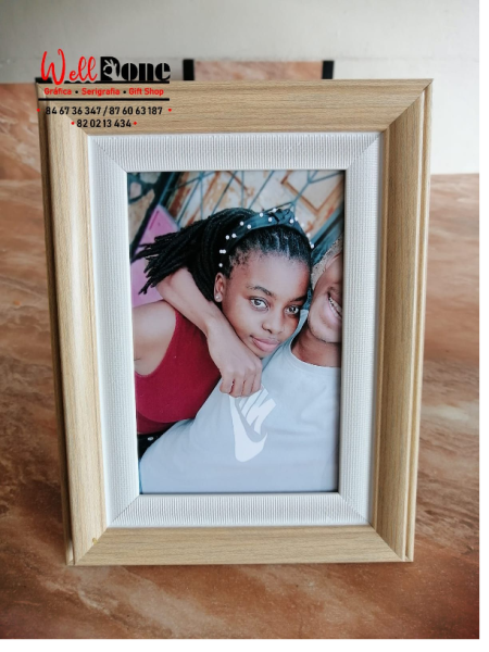 Retrato tamanho 10cm x 15cm MZN 150,00