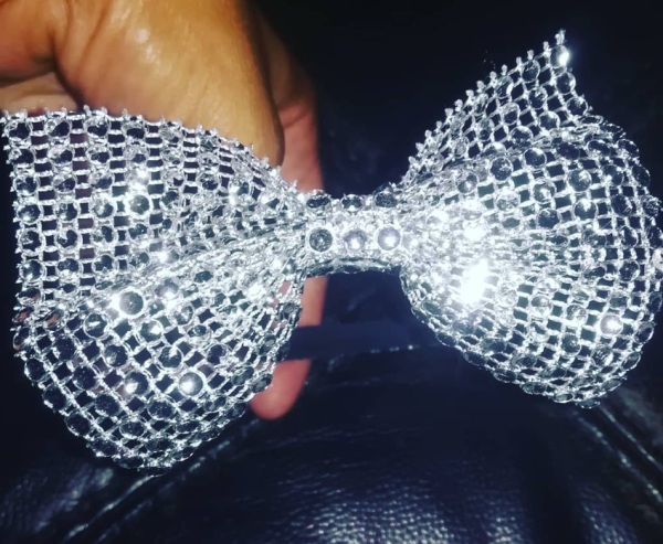 Tiara com Strass e Tiara com flor de Pérolas.