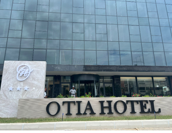 Hotel service Rooms and restaurants