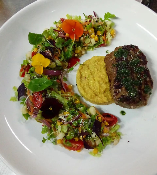 Beef fillet with avocado and tabasco sauce, served with salad..