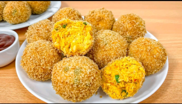 Croquetes de frango Esta é a solução para você que não gosta de salgados massudos, secos e nem tão húmidos. Os croquetes de frango mais equilibrados na textura, no sabor e super crocantes.  25 unidades - 650MT