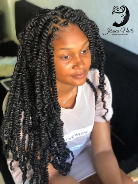 Passion twist compridas 2500,00 MZN Com o as mechas do salão (500mtsmts)cada pacote de mechas ,só a mão de obra 1000mts