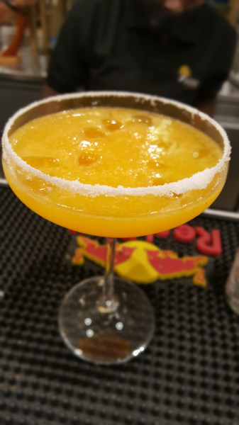 Margarita de maracujá Tequila triple sec, sumo de maracujá e sal 3.450 Akz