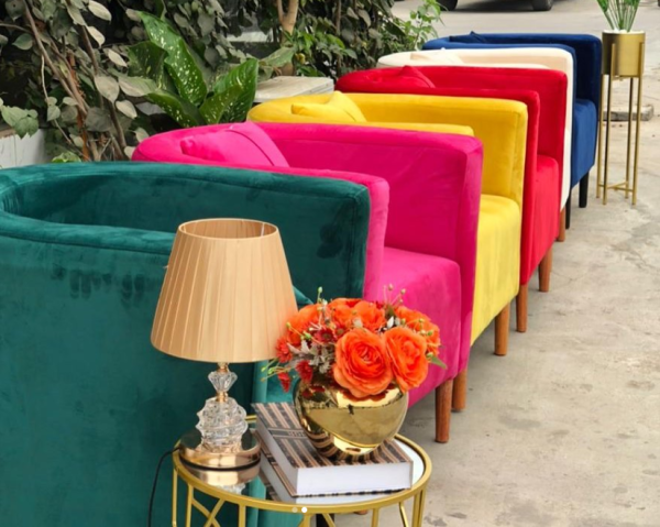 Poltrona C: 78.000,00 AOA Disponível nas cores: Azul,creme,preto,amarelo,vermelho,cinzento,rosa.