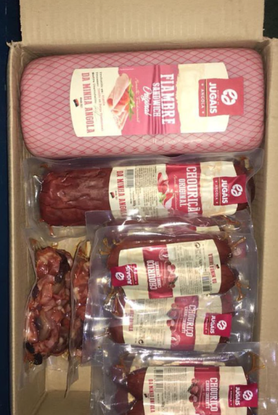 Caixa de enchidos 28.000 mil kz  1 barra de fiambre 1 barra de chourição 10 pacotes de chouriço 2 rancho  Disponível para entrega imediata