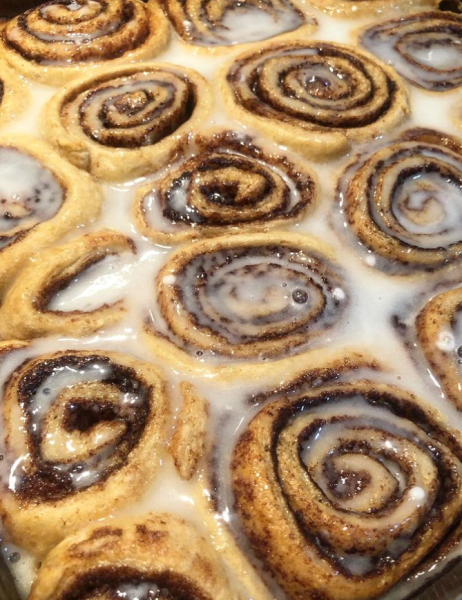 Cinnamon Rolls (Rolos de Canela) disponíveis para si! ✨