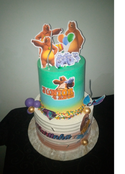 Bolo de andar de aniversário Massa chiffon de vanilla, chocolate ,maracujá,red Velvet, chiffon de