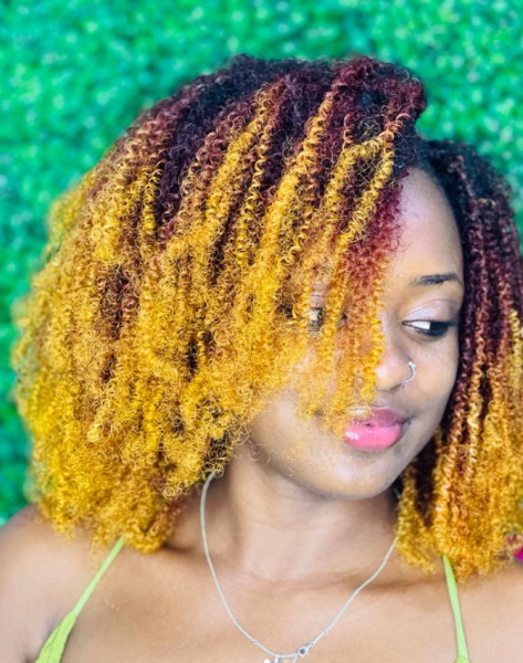 SERVIÇOS DE BELEZA Tranças Sanguitas cacheadas