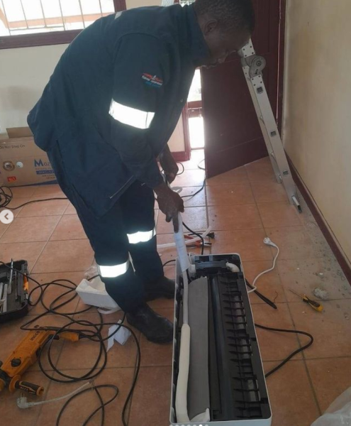 Montagem de aparelho de ar condicionado.  Dúvidas e informações entre em contacto