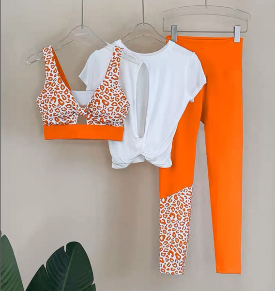 Por encomenda Macacão Tamanho: S/M/L Preço:3000mzn Período: 15 dias