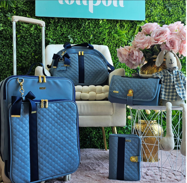 Conjunto de Maternidade ✨️ Mala de rodas 135.000kz Bolsa de Maternidade G 78.000kz Trocador de fraldas 38.000kz Porta documentos 30.000kz