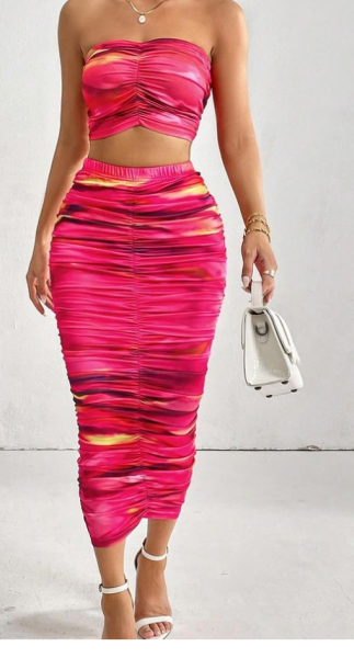 Disponível para entrega imediata Tamanho: S e M Preço: 24 Mil kzs