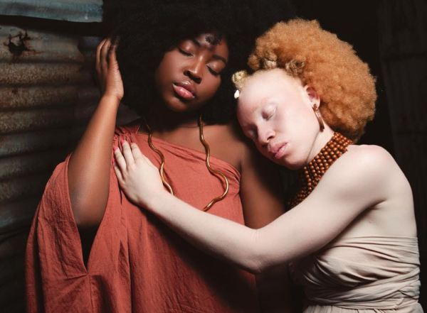 Peruca crespa ao seu gosto e nos seus variados tons e formas