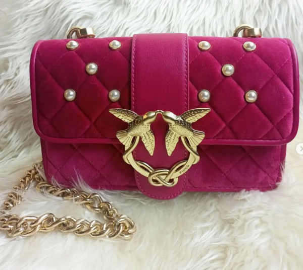 PINKO - delicada, mimosa, veluda. Alça tiracolo desmontável, podendo ser usada como Carteira de mão. SMALL