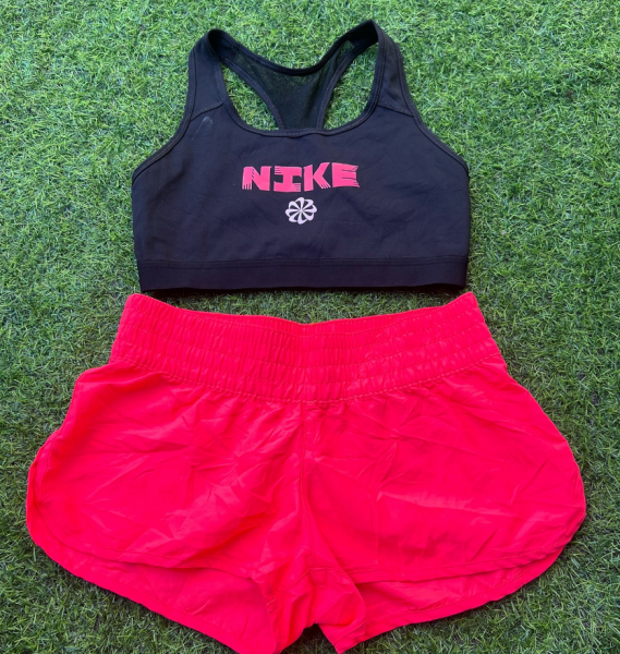 Género: Feminino Tamanho: S Preço:8.500,00 kzs Estado:DISPONÍVE