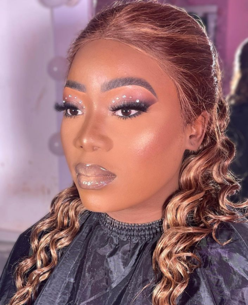 SERVIÇOS DE MAQUIAGEM