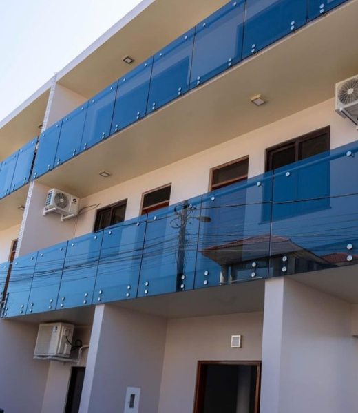 ARRENDAMOS MORADIA T5 no Bairro TRIUNFO  ▪︎ 2 Salas ▪︎ 5 Quartos, 3 Suites ▪︎ Cozinha americana