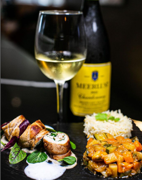 SERVIÇOS DE ALIMENTAÇÃO Frango recheado com ratatouille