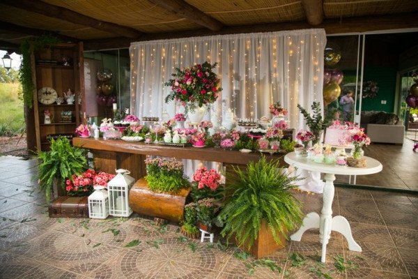 FESTAS E SERVIÇOS DE DECORAÇÃO