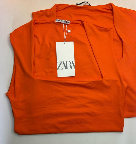 Disponível para entrega imediata.✅ Marca: ZARA Tamanho:M Preço:10.000kzs