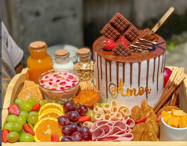 MIMOS, FLORES E BANDEJAS