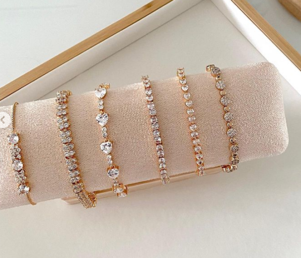 Pulseiras banhadas a ouro: 17.000kz/ 18.000kz