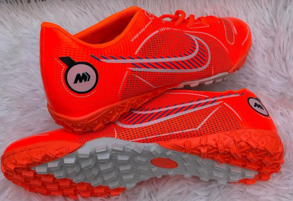 Chuteiras Marca: Nike Modelo: Mercurial Material: Microfibra