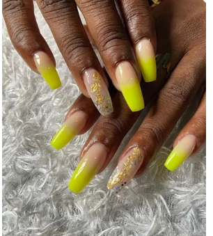 SERVIÇOS DE MANICURE E PEDICURE