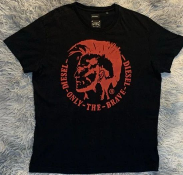T-SHIRT ✅ Marca: Diesel ✅ Tamanho: L/XL ✅ Preço: 7.000kzs