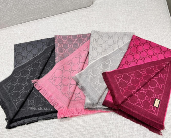 Scarfs 100% lã jacquard de dupla face.  • 4,500MT