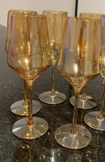 TAÇAS DE VINHO DOURADAS CONJ 6 REF. 013/21 AOA 14.890,00