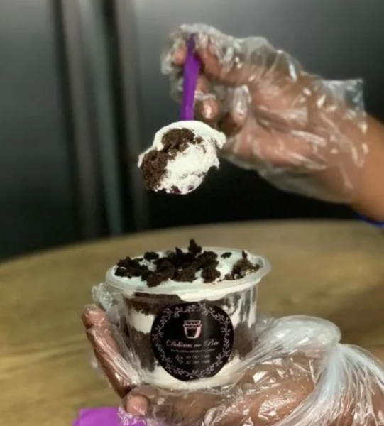 Massa de chocolate com recheio de brigadeiro