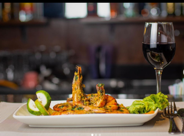 SERVIÇOS DE TURISMO E ALIMENTAÇÃO