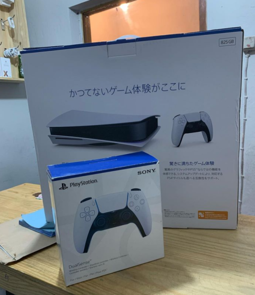 Sony x PS5 Memória 825GB Com 1 joy 60mil MT